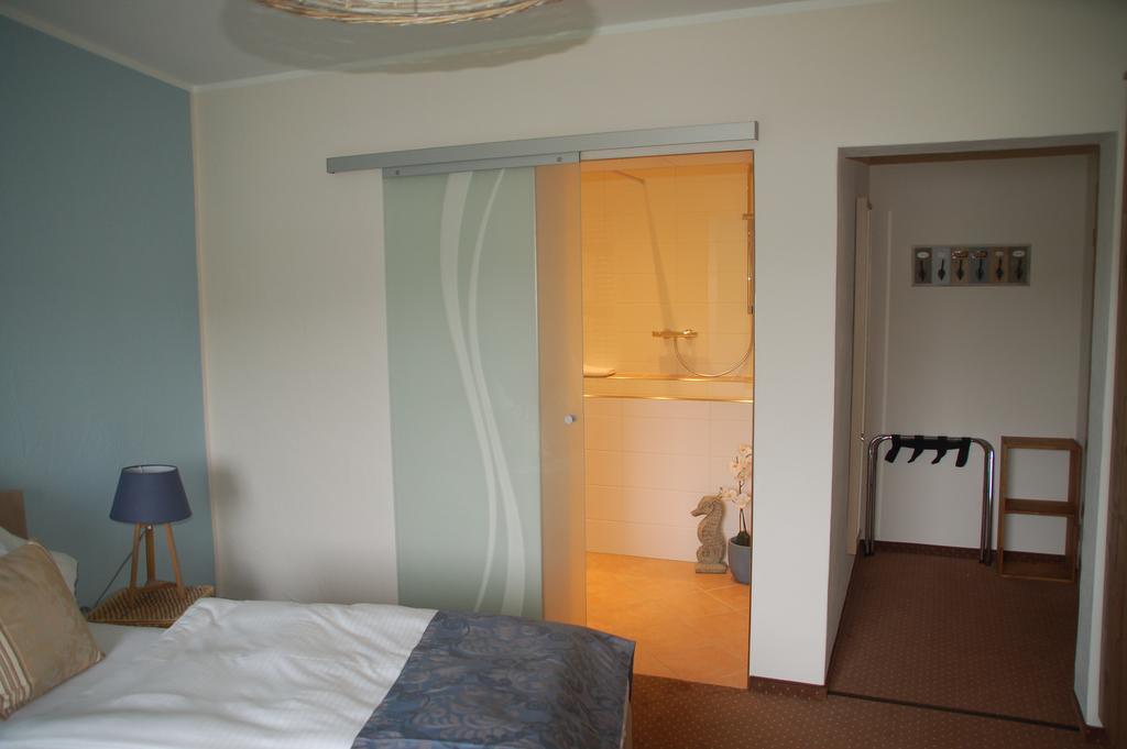 Hotel-Ferienwohnungen Cafe Maarblick Schalkenmehren Ngoại thất bức ảnh