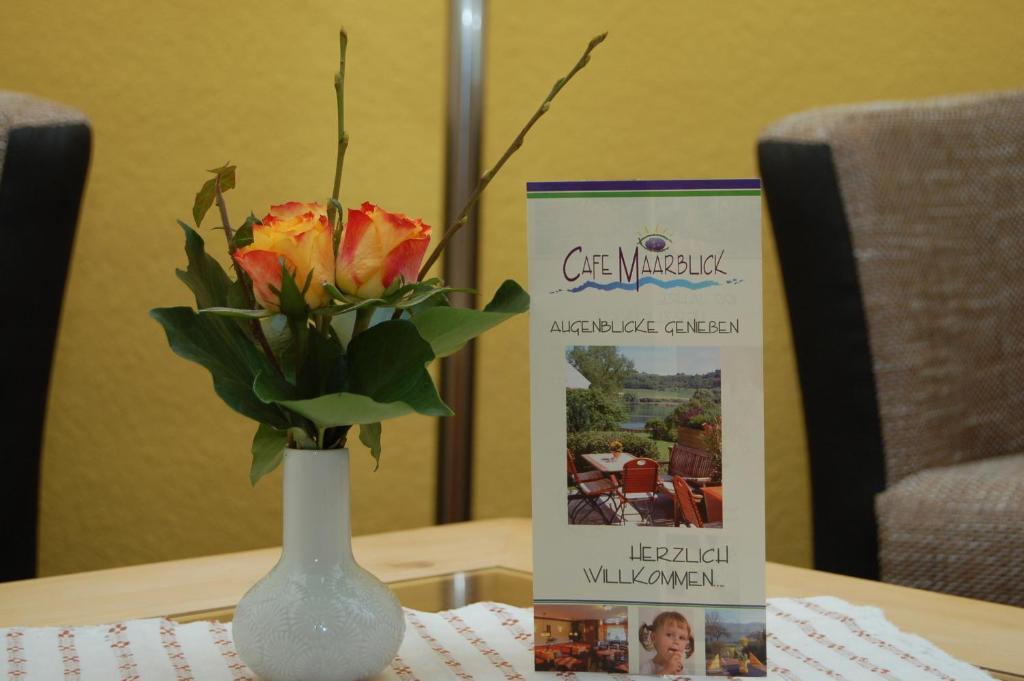 Hotel-Ferienwohnungen Cafe Maarblick Schalkenmehren Ngoại thất bức ảnh