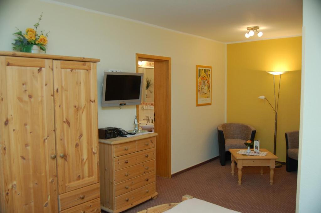 Hotel-Ferienwohnungen Cafe Maarblick Schalkenmehren Phòng bức ảnh
